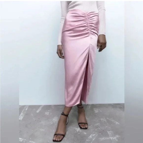 Zara satin silky pastel pink scrunched skirt - Picture 3 of 10